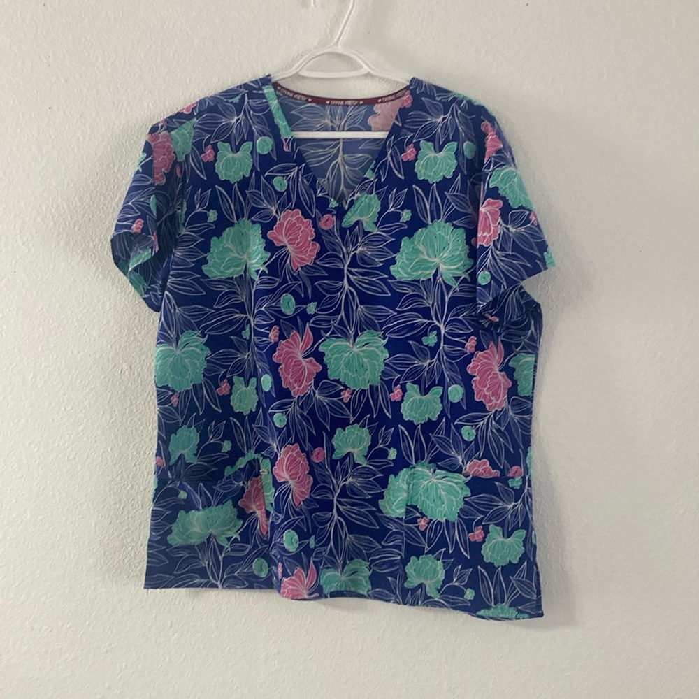 Women’s floral scrub top